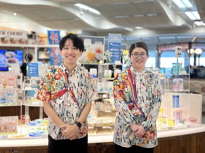 【琉球ガラス専門店で店長補佐を募集（那覇空港店）】~2名採用・月額20万以上・週休二日制・退職金あり~